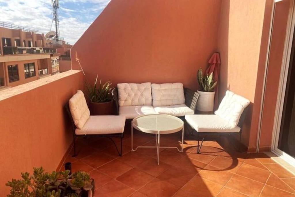 Sunny Terrace & Comfy Beds In Marrakech Lägenhet Marrakesh Exteriör bild